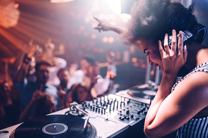 Les différences entre un DJ et un producteur : tout ce que tu dois